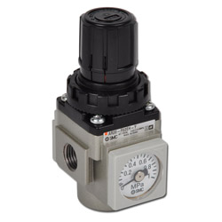 SMC Druckregler - bis 8,5 bar - Durchfl. bis 5100l/min. - 1/8' bis 1' Anschluss - mit quadr. Manometer - verblockbar