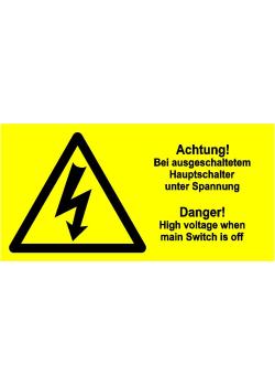Warnschild 'Achtung! Bei ausgeschaltetem Hauptschalter unter Spannung'